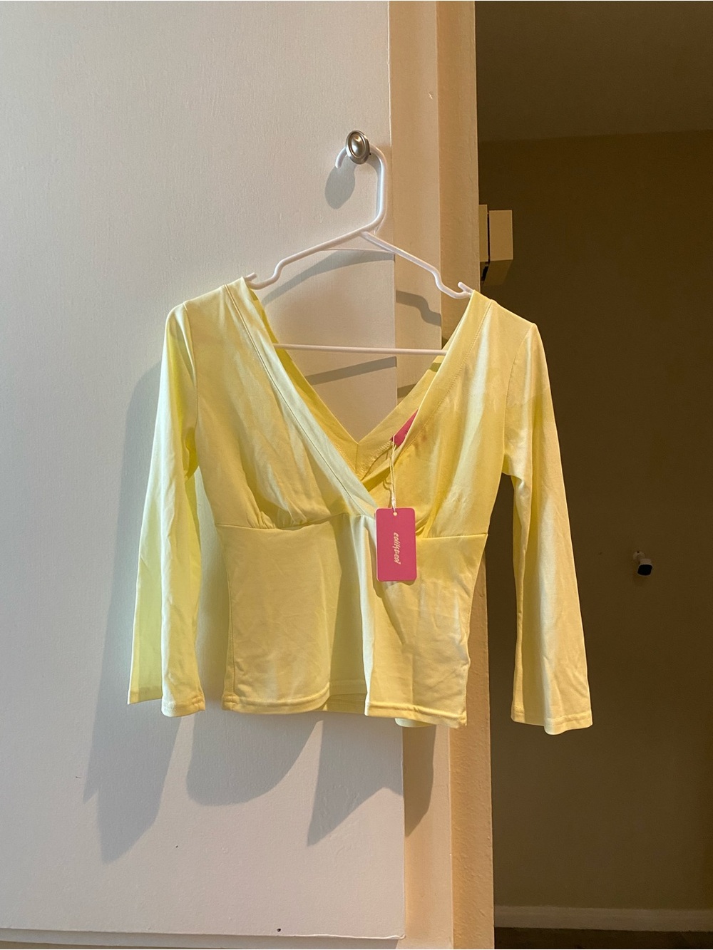 NWT Edikted Pale Yellow V-Neck crop Top